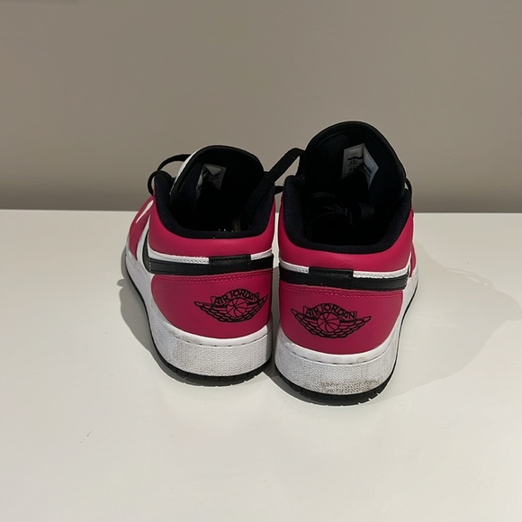 Nike air jordans in pink, white and black - Picture 2 of 3